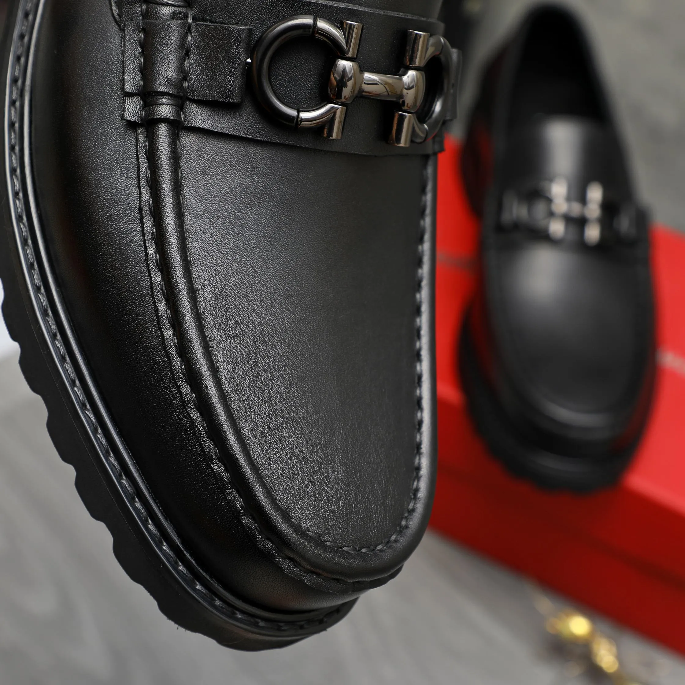 Men's shoes 💰442 Product trademark: Ferragamo "Ferragamo" business formal leather shoes Regular size: 38-46 (45.46 custom-made and non-refundable) Product materials: Selected high-quality cowhide upper, cowhide lining, non-slip rubber outsole